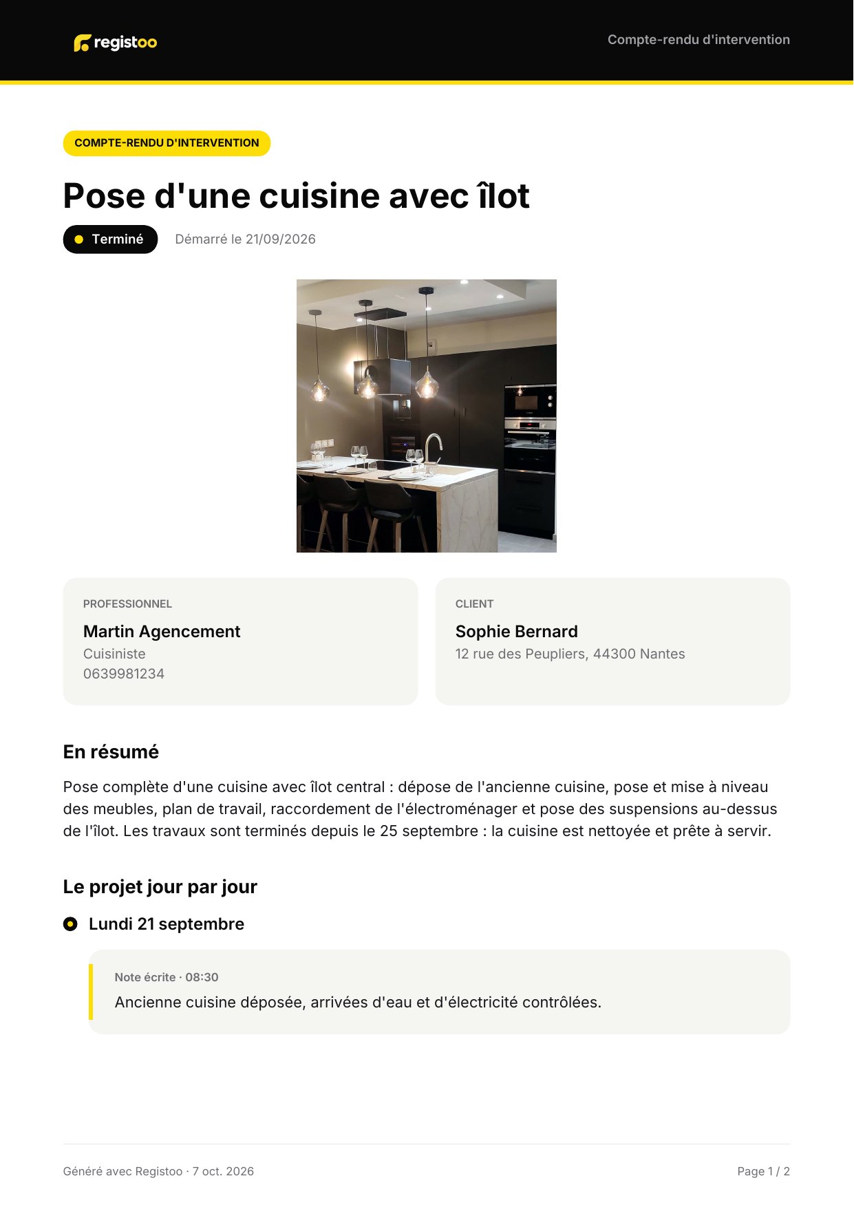 Un compte-rendu Registoo : la pose d'une cuisine avec îlot, sa photo, le pro et la cliente, le résumé et le projet jour par jour
